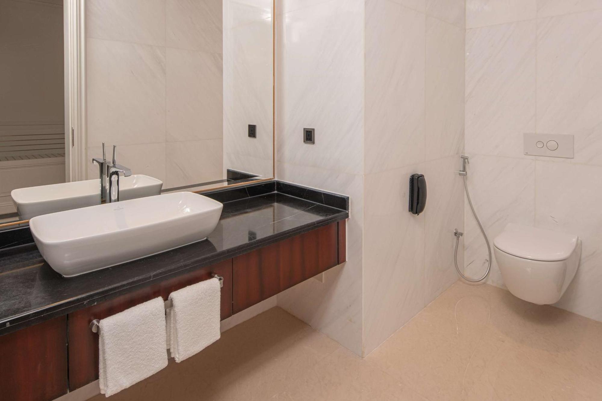Hilton Brazzaville Les Tours Jumelles Hotel & Residences Exteriör bild